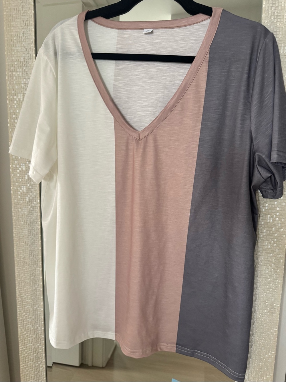 Colorblock V-Neck Women’s Top in White, Dusty Pink & Gray